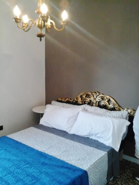 L.T. Schneider B&B Bologna Rom bilde