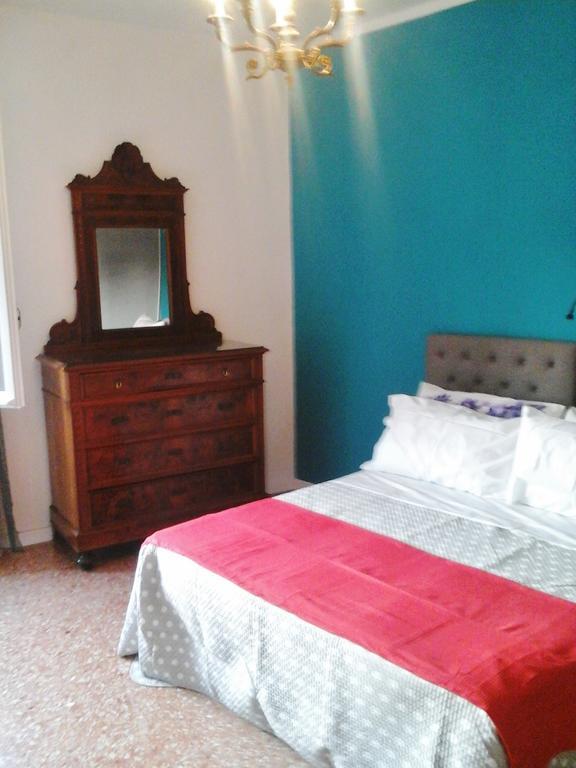 L.T. Schneider B&B Bologna Rom bilde